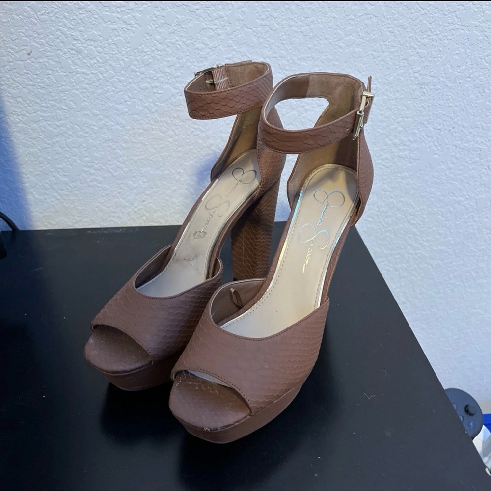 Jessica Simpson Agyness brown Fish Scale Heel Size 8.5